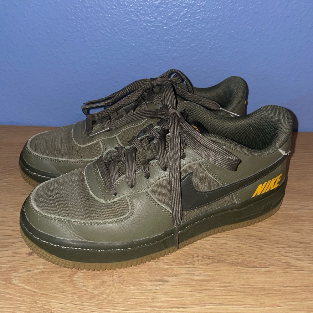 Nike Air Force 1- CQ4215-200 Youth Size 4.5/Womens Size 6. Dark Green & Yellow